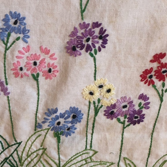 Vintage Hand Embroidered Dresser or Chest of Drawers Scarf - Picture 5 of 11